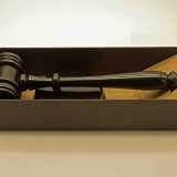 Jaarlidmaatschap met gratis Zwarte Houten Voorzittershamer met inscriptie