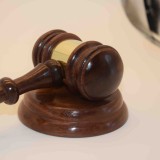 Houten Voorzittershamer: Traditie en Gezag in Pure Natuurlijke Vorm