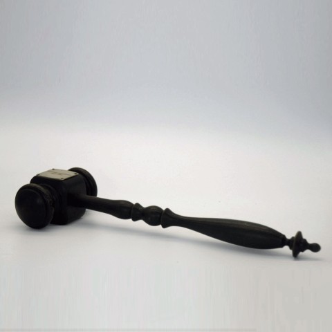 Klassieke ebbenhouten hamer met graveerplaat (collectors item)